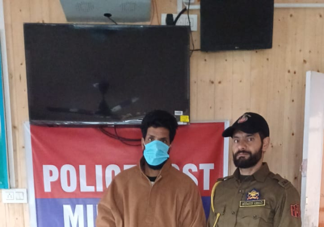 District Police Kulgam arrests a notorious drug peddler; Contraband substance recovered