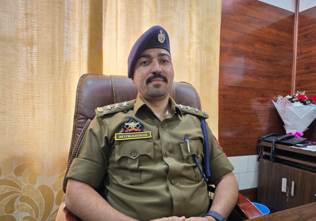 Mubashir nayaz takeover as DySP Headquarters kupwara