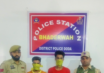 DODA POLICE APPREHENDED TWO NOTORIOUS DRUG PEDDLERS FROM BHADERWAH TOWN WITH HEROIN AND CASH. 